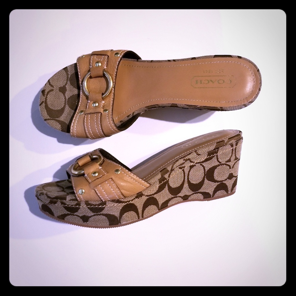 Ladies size 8 Coach wedges in excellent condition - Picture 1 of 3